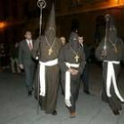 La procesión del Santo Cristo del Perdón se celebra cada Martes Santo ante la Catedral de León