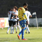 ‘Pulpo’ Romero se muestra triste y cabizbajo tras encajar el primer gol materializado de penalti por Víctor Bravo. CHAVERRI GOÑI