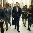 Rajoy abandona el Congreso tras la sesión de control al Gobierno.