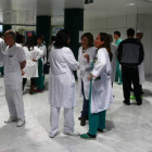 Imagen de archivo de una de las asambleas celebradas en el Hospital de León.