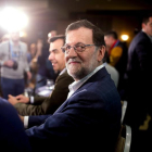 El presidente del Gobierno, Mariano Rajoy, durante la reunión hoy de la Junta Directiva del PP de Córdoba tras su renuncia a ser el primer candidato en intentar formar Gobierno.