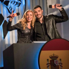 La presentadora Paula Vázquez y el ganador de la segunda temporada de Masterchef celebrity , Saúl Craviotto, son los presentadores de la versión española del concurso Ultimate Beastmaster (Netflix).