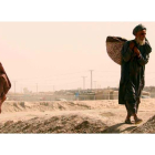 Ciudadanos afganos huyendo de su país por la guerra contra los talibanes. AKHTER GULFAM