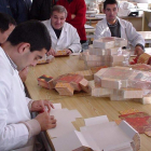 Un momento de una de las actividades que se realizan en uno de los centros de acción social.
