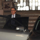 El presidente, Artur Mas, sale del Palau de la Generalitat tras la reunión.