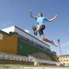 Daniel Pérez Martín en uno de sus entrenamientos de salto en las pistas del Hispánico.