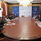FITAG-UGT, CCOO de Industria y la patronal carbunión, se reúnen con el Grupo Parlamentario Popular para tratar de dar estabilidad al sector minero.