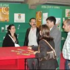 Viñuela, García Flórez y González, durante la visita