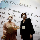 Díaz Ayuso, con la cantante Pasión Vega en el aniversario de la Constitución ayer, en Madrid. MARISCAL
