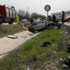 Aspecto que presentaban los dos vehículos siniestrados instantes después de producirse el accidente.