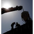 Imagen de dos trabajadores en una obra. JESÚS F- SALVADORES