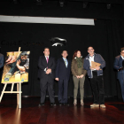 Cartel y premiados en el escenario, ayer en León.
