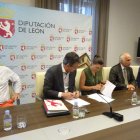 Majo y Mayo, en el momento de la firma del convenio. DL