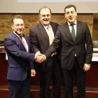 El asturiano Genaro Alonso, Fernando Rey y el consejero gallego Román Rodríguez. RAMIRO