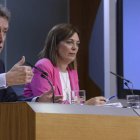 De Santiago-Juárez y Milagros Marcos, en la rueda de prensa tras el Consejo de Gobierno. N. GALLEGO