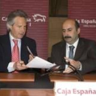 Manuel Miguélez y Fernández Corral, en la firma del convenio
