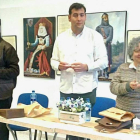 Alfonso García (izquierda), durante el acto de presentación. PLANILLO