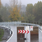 El nuevo puente de Toral de Merayo, en una fotografía de ayer, tiene una calzada de seis metros de ancho.