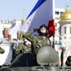 Soldados rusos durante la parada militar de hoy en la Plaza Roja.