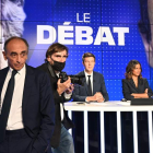 Eric Zemmour camina por el plató antes de participar en un debate televisado. BERTRAND GUAY