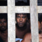 Immigrantes Rohinyás rescatados en Myanmar tras fugarse de Bangladesh.