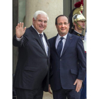 El presidente panameño, Ricardo Martinelli, y Hollande.