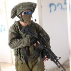 Imagen de un militar israelí en Gaza. NEIL HALL