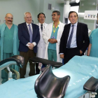El consejero de Sanidad, Antonio María Sáez, visita el nuevo paritario quirofanizado del Hospital de León