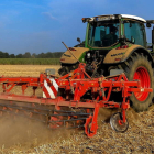 Un tractor, en un laboreo agrícola.