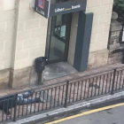 Un guardia civil resultó herido leve en el atraco a la sucursal de Liberbank en Cangas de Onís