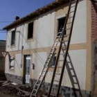 Estado en el que quedó una vivienda en uno de los últimos incendios en la comarca del Órbigo