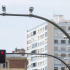 El semáforo con el fotorojo de la calle Santa Nonia