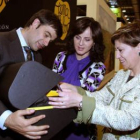 Jesús María Gómez, del Itacyl, Silvia Clemente y Elena Espinosa, ministra de Medio Rural, ayer en Ma
