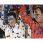 Horacio Cartes (izquierda) y su vicepresidente, Juan Afara, celebran la victoria electoral, el domingo en Asunción.