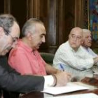 Llamazares, en el centro, durante el Consejo de Administración de Baloncesto León el pasado jueves