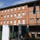 Exterior del instituto Álvaro de Mendaña de Ponferrada, de donde partió la denuncia. L. DE LA MATA