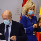 Francisco Igea y Verónica Casado, ayer durante la rueda de prensa. NACHO GALLEGO