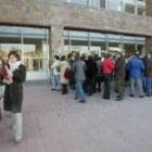 La Facultad de Filosofía y Letras acogió ayer la concentración de profesores contra la Aneca