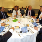 Silván, con Rajoy y García-Prieto, durante la comida con la directiva del CEL. MARCIANO PÉREZ