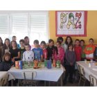 Los escolares que han participado en esta iniciativa contra el consumo de alcohol y drogas.