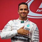 Hamilton celebra su victoria.