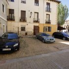 La zona de muestreo para ver cómo quedará el empedrado está al lado del bar Grifo. MARCIANO PÉREZ
