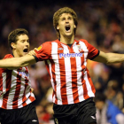 Llorente y Ander Herrera celebran un tanto del delantero en el encuentro frente al Sporting de Portugal, la pasada temporada.