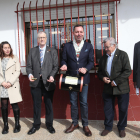 Viejo, entre Ángel González y José Carralero, con Mirón y Cachafeiro en las esquinas. L. DE LA MATA