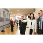 Representantes del Banco Herrero y la Junta de Castilla y León inauguraron la muestra, que contó con una notable presencia de público.