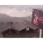 Un vídeo muestra el tsunami en Indonesia.