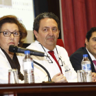 Pilar García, directora de Enfermería, Juan Luis Burón, gerente, y Javier Muñoz, de Aenor.