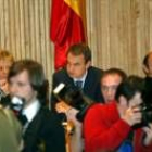 De la Vega, Zapatero y Rubalcaba durante la rueda de prensa celebrada ayer en Madrid
