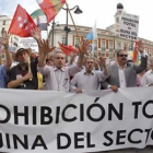 Participantes en la manifestación contra la ley antitabaco en Madrid