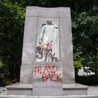 Imagen de la estatua decapitada de Cristóbal Colón en Boston. C. J. GHUNTER